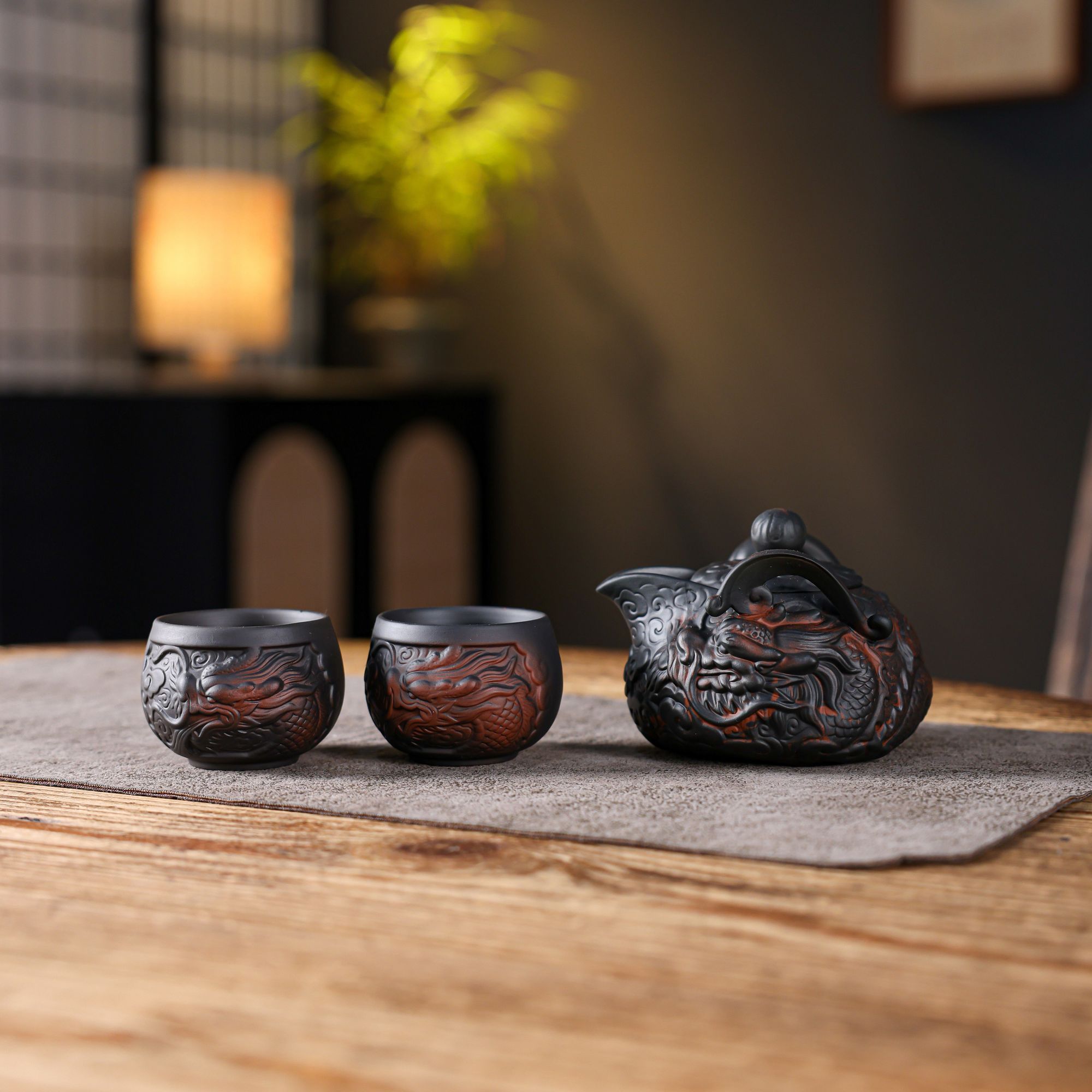 「紫陶手抓龍壺,飛龍紫陶壺」—— 匠心雕琢,龍韻茶香,一壺傳承千年工藝! 「紫陶手抓龍壺,飛龍紫陶壺」—— 匠心雕琢,龍韻茶香,一壺傳承千年工藝!